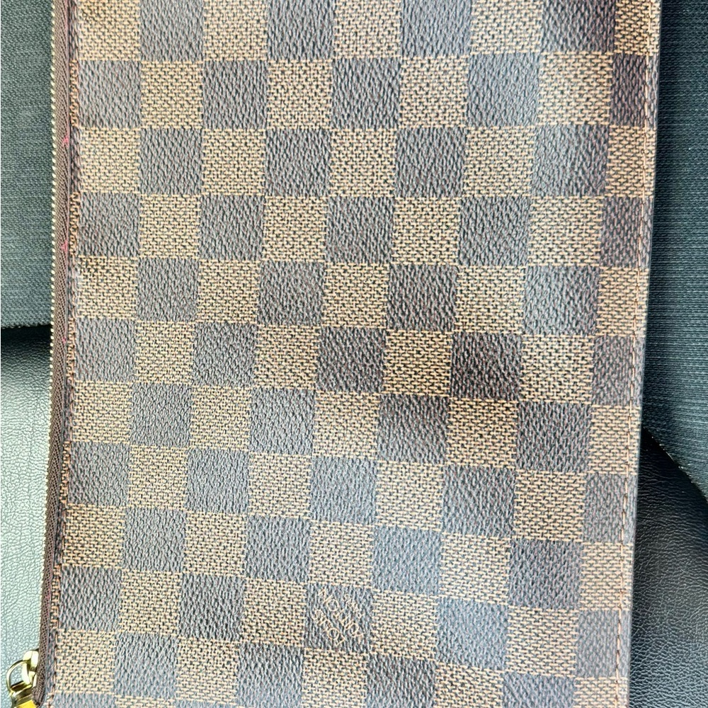 Neverfull Damier Ebene clutch with cherry color inside; Lined - Picture 4 of 7